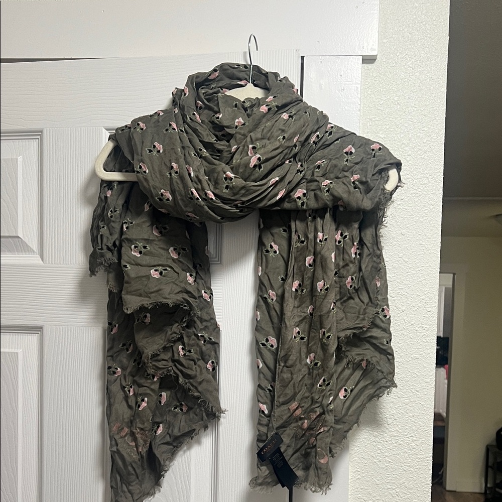 Coach Pink and green Floral Fabric. Large 56’x72’ - Picture 2 of 3